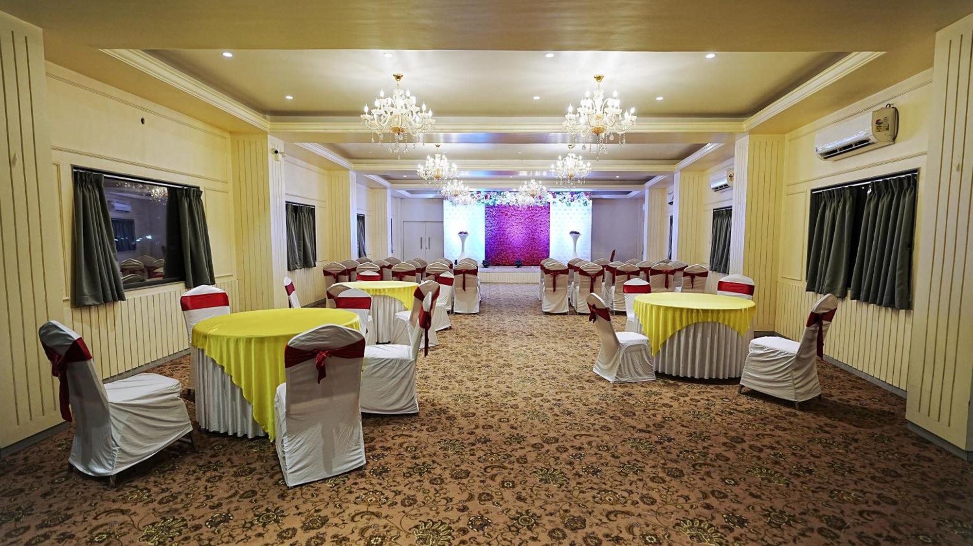 L P Regency, Pune Eksteriør billede